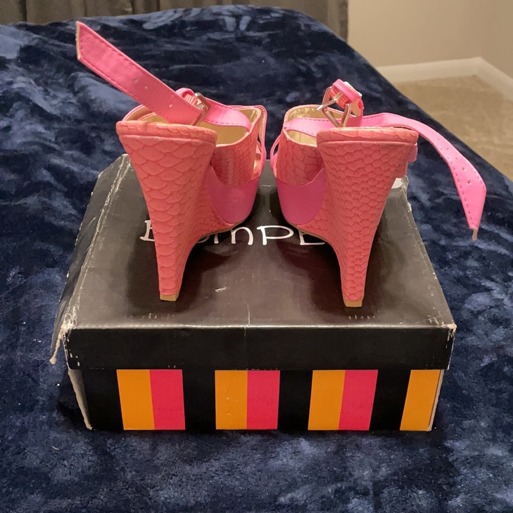 Strapped wedge heels - Picture 2 of 3
